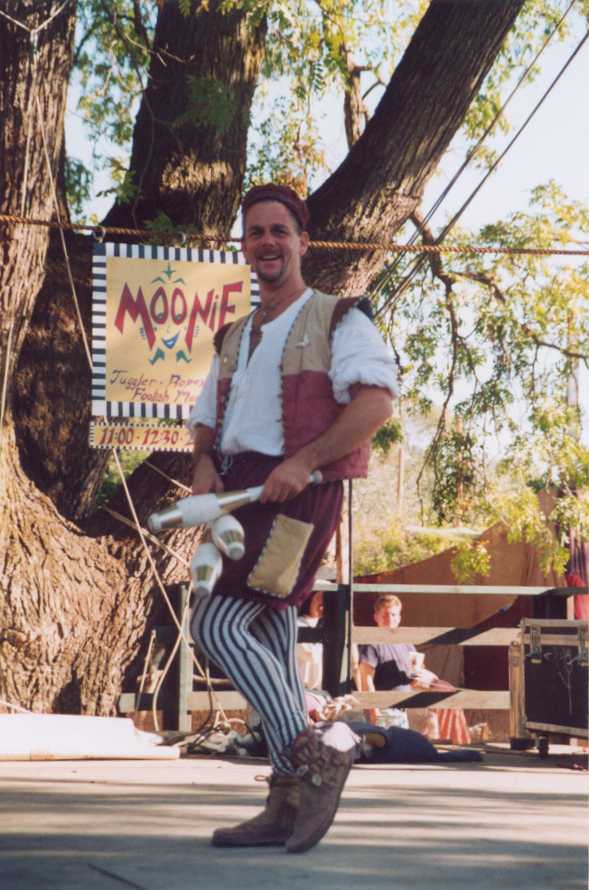 moonie.jpg (71234 bytes)