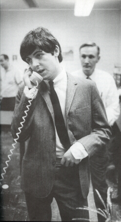 phone.JPG (57552 bytes)