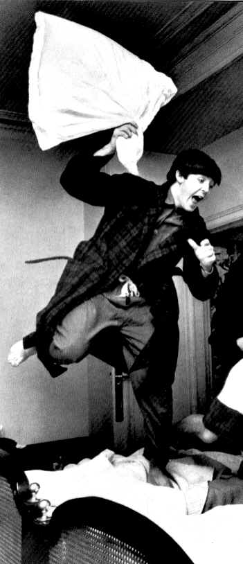Pillow Fight.jpg (199082 bytes)