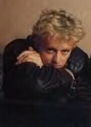 Hugging Knees.jpg (28275 bytes)