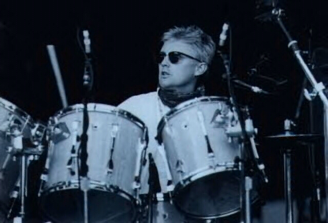 With Drums2.jpg (202219 bytes)